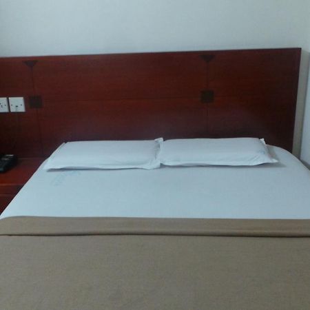 Kooloth Lake View Residency Hotel Kojambuttúr Kültér fotó