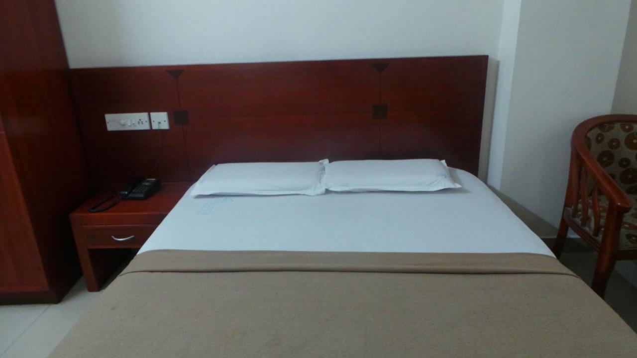 Kooloth Lake View Residency Hotel Kojambuttúr Kültér fotó