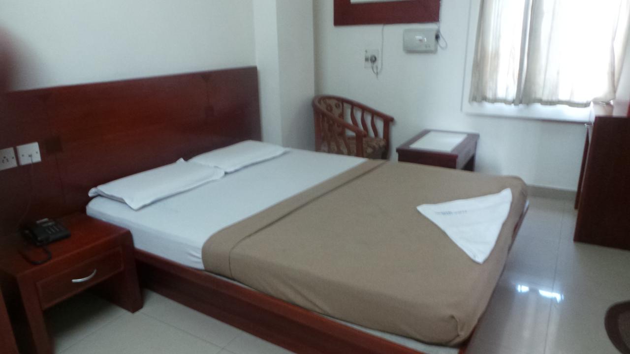 Kooloth Lake View Residency Hotel Kojambuttúr Kültér fotó