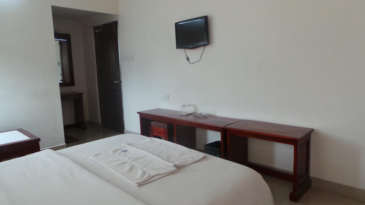 Kooloth Lake View Residency Hotel Kojambuttúr Kültér fotó