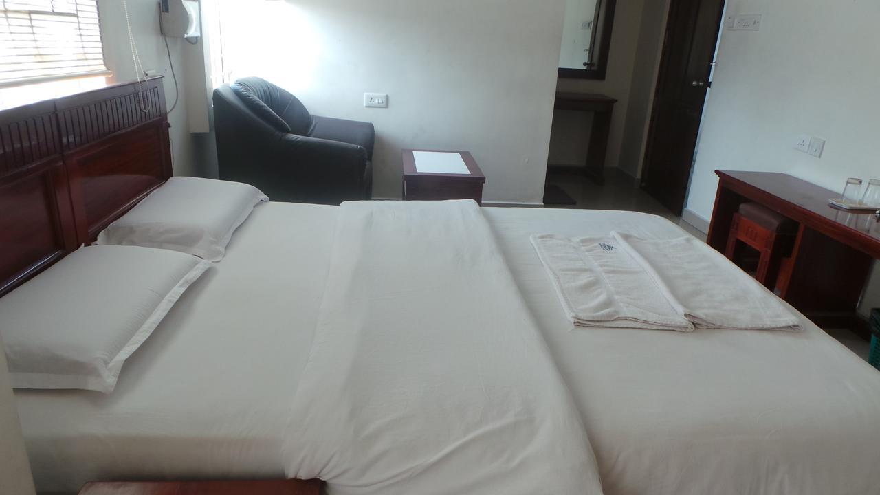 Kooloth Lake View Residency Hotel Kojambuttúr Kültér fotó